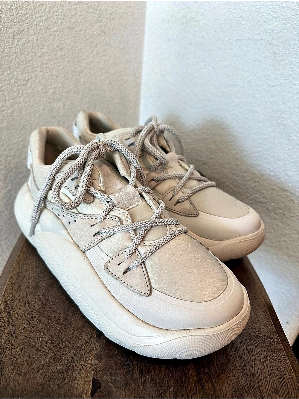 UGG LA Cloud Lace Chunky Platform Sneakers White Women's Size 9